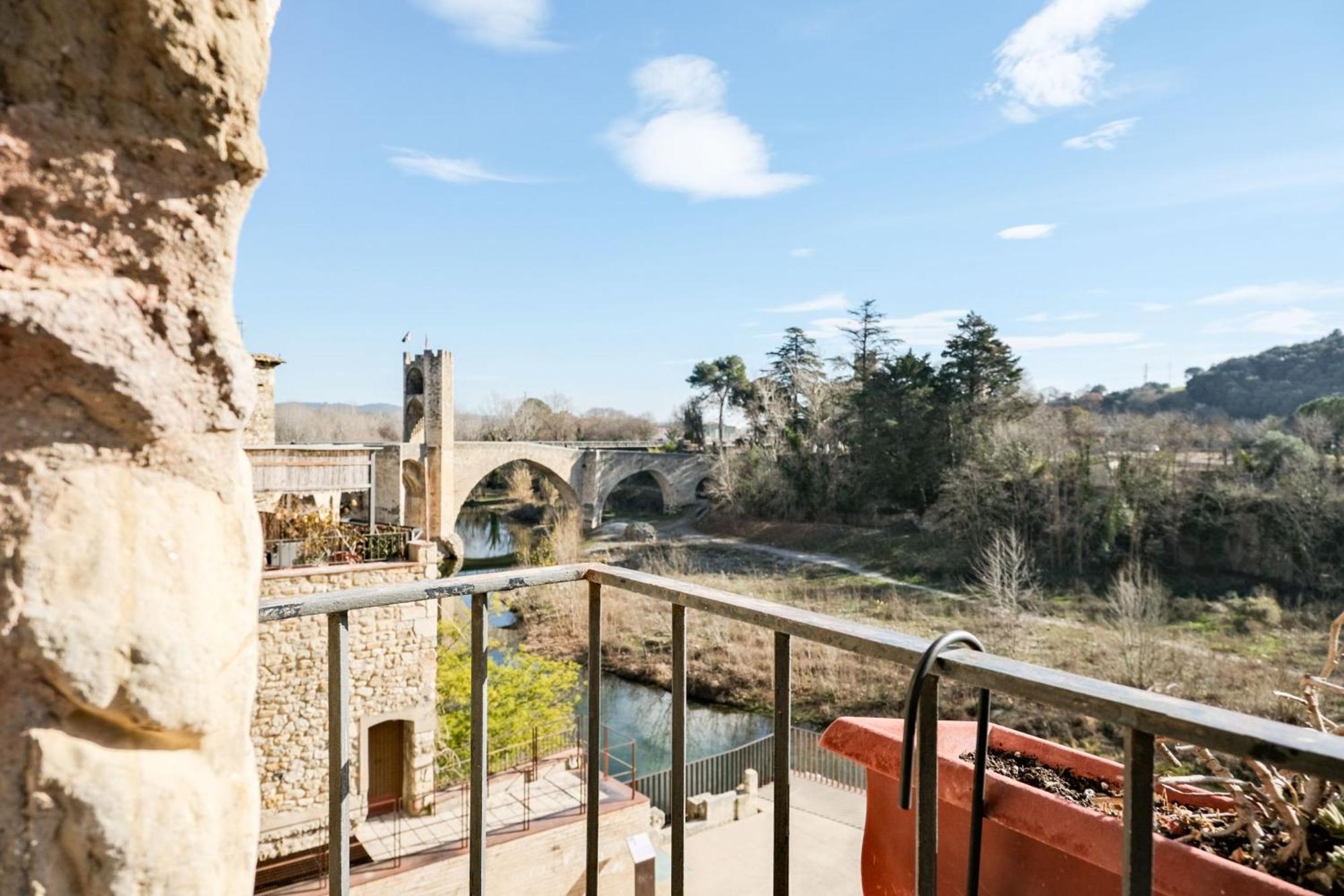 10 Del Pont Alojamiento Con Vistas Panoramicas Besalu Exterior photo
